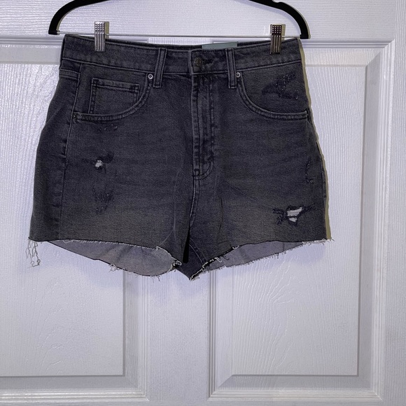 The color is like black and gray is brand new shorts and is size 10 - Picture 2 of 4